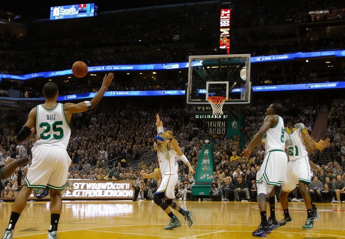 2008年NBA经典对决：凯尔特人与勇士三巨头对库里火花碰撞(图2)